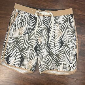 Vuori Cruise Men’s Board Shorts Size 32